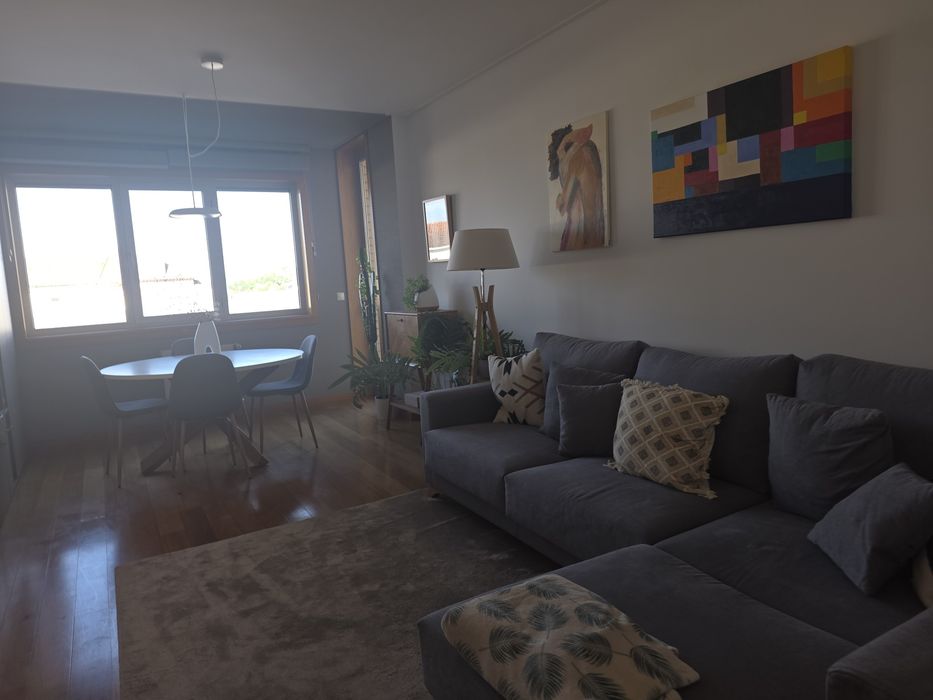 Apartamento T2 c/ garagem fechada, para arrendamento!!