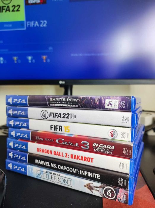 PS4 + Comando e 3 jogos