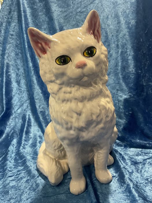 Gato porcelana siamês Bordalo altura 28 cm ,mais anúncios abaixo