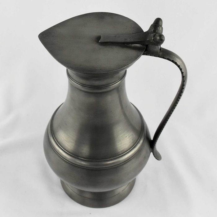 Jarro com tampa e bandeja em estanho puro I. Benor