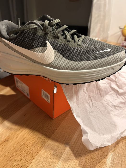 Nike Revolution 8