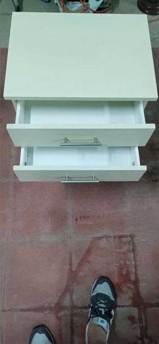 Cómoda/Mesa de cabeceira