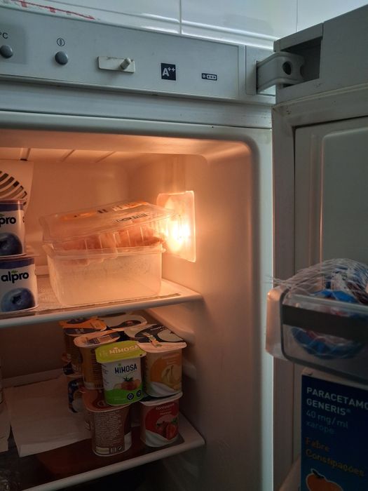 Vendo frigorífico Bosch branco em bom estado e económico