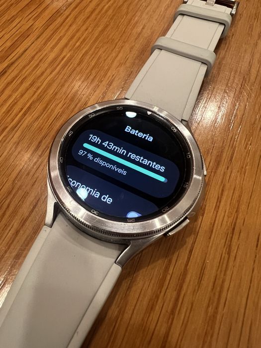 Samsung Galaxy Watch 4 Classic 46mm — Elegante, Potente e Como Novo!