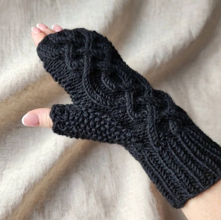 Mitenki handmade czarne merino Drops warkocz unisex
