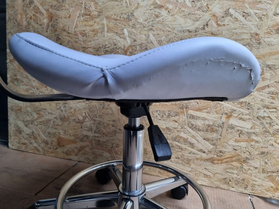 Продам манікюрне крісло