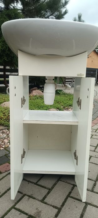 Sprzedam umywalkę z szafką, kranem i syfonem