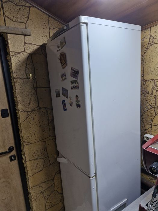 Холодильник двохкамерний.