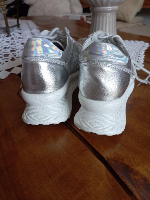 Adidasy Sneakersy skórzane ażurowe