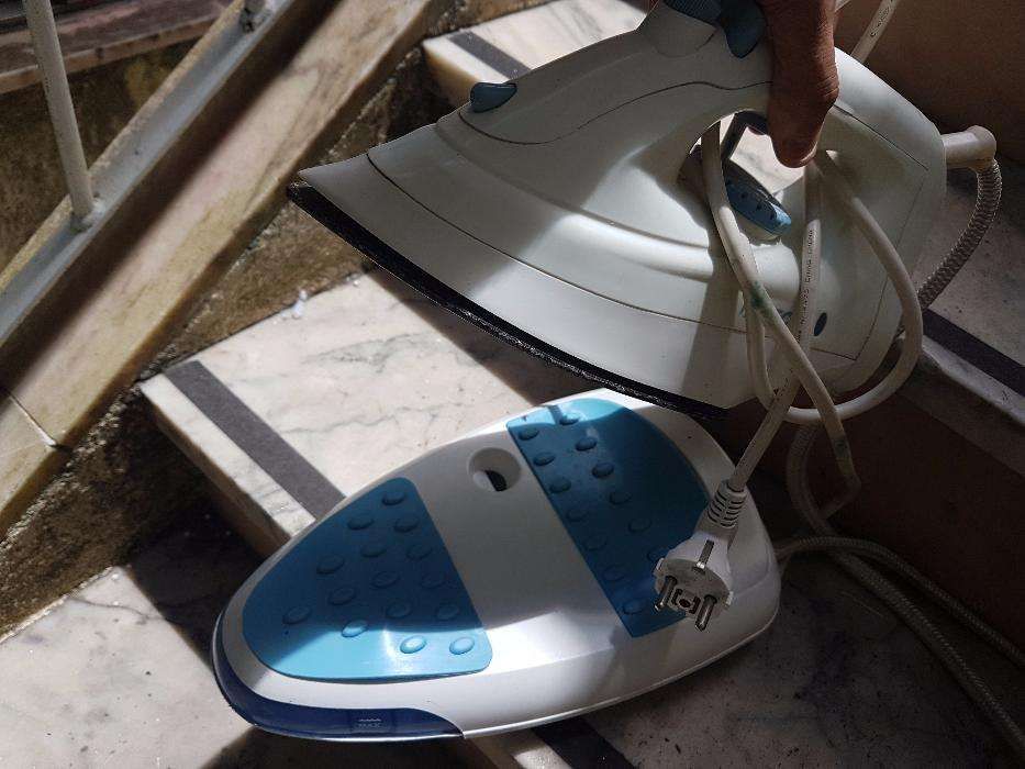 Ferro de engomar AG 1600W na caixa com manual (tenho mais)