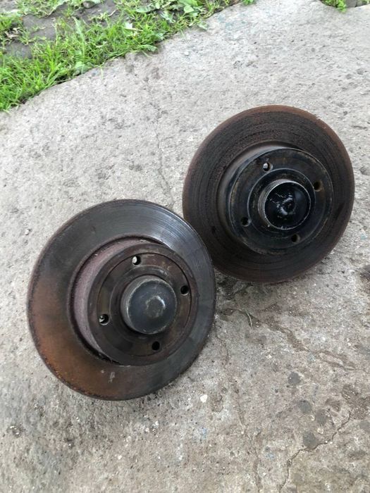 Ступиця  Renault Modus(ліва і права)