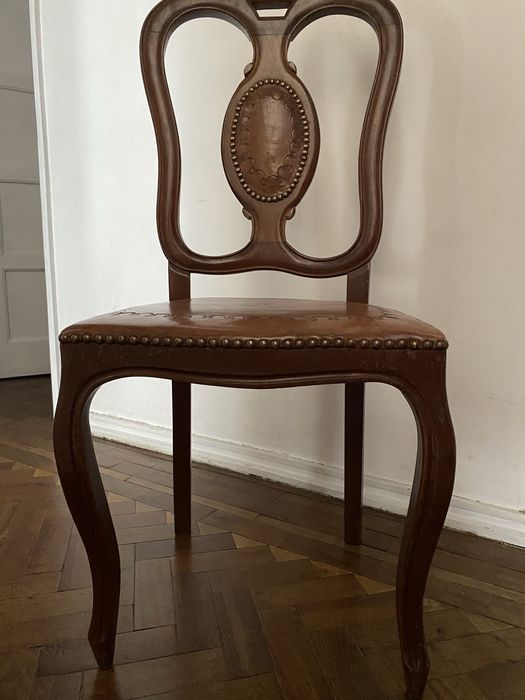 4 Cadeiras, vintage, em mogno com assento em pele.