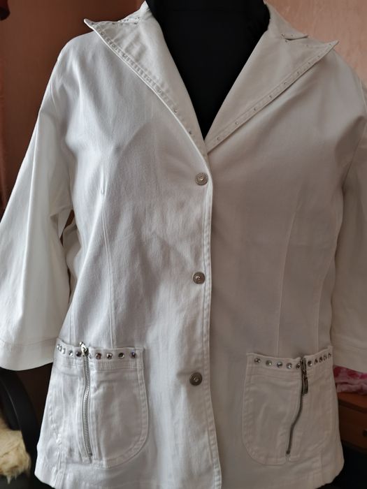 Продам ветровку новою Корея  ткань жатка на подкладе размер ХЛ