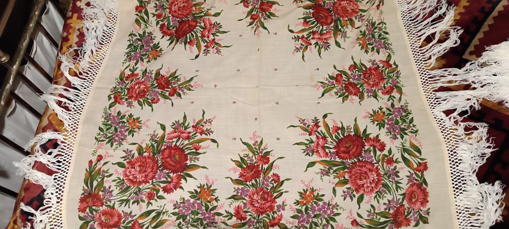 Хустки  чорні та білі