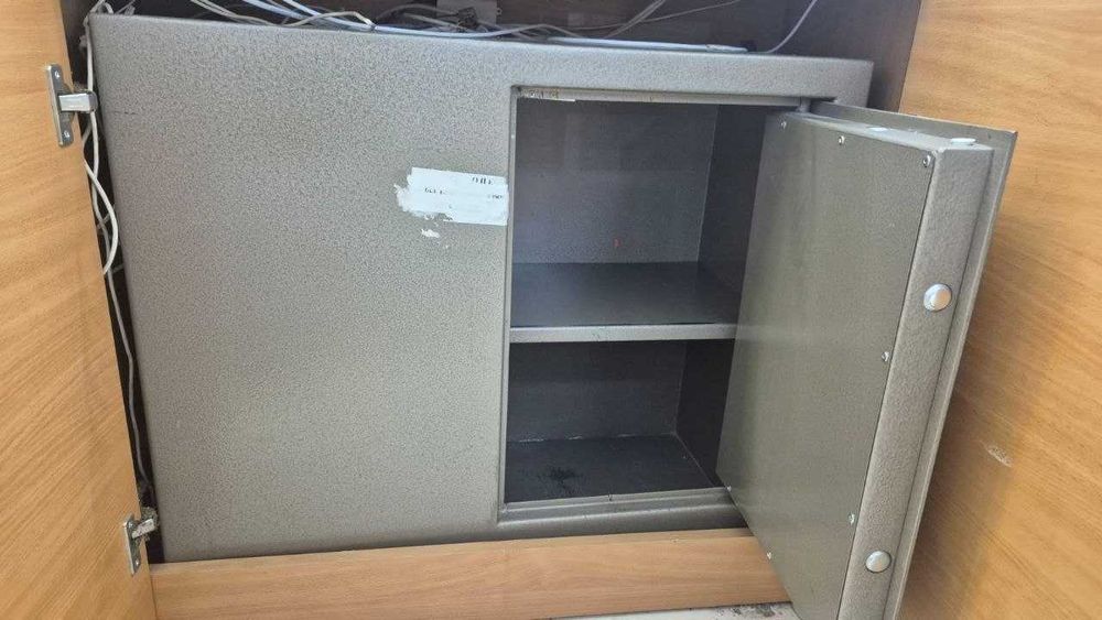 Продам металлический сейф