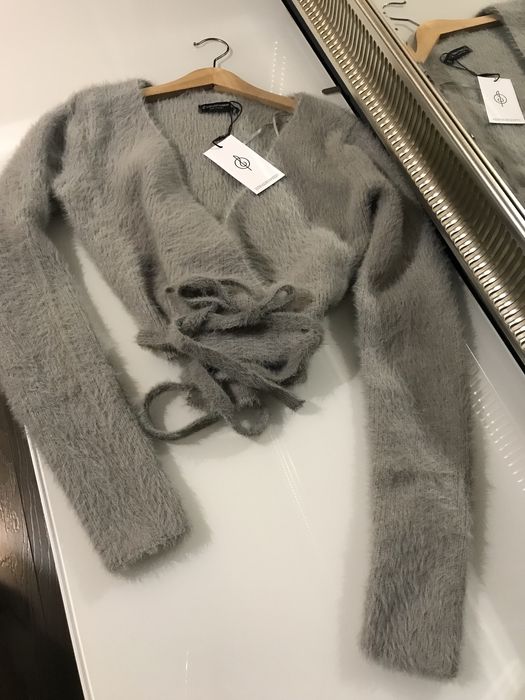Szary wiązany sweter krótki sweterek sztuczne futerko XS