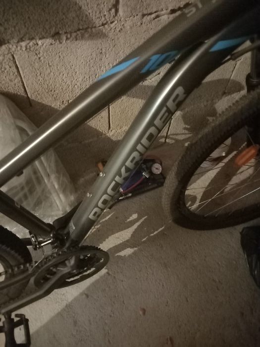 Vendo bicicleta  btt nova com ofertade compressor  de ar novo