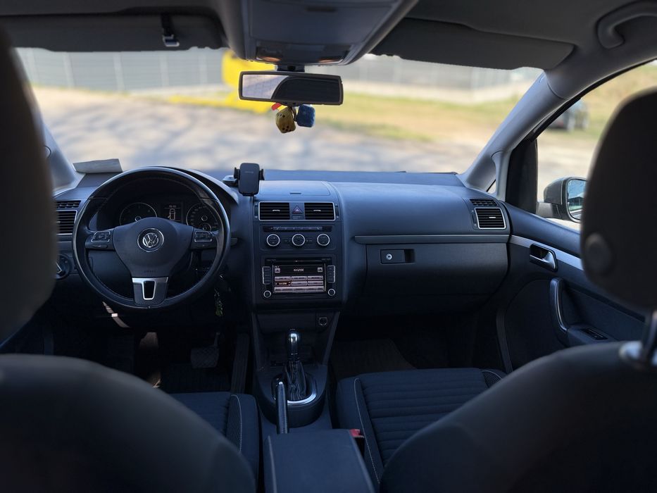 Dwa samochody VW Touran Cup / Life