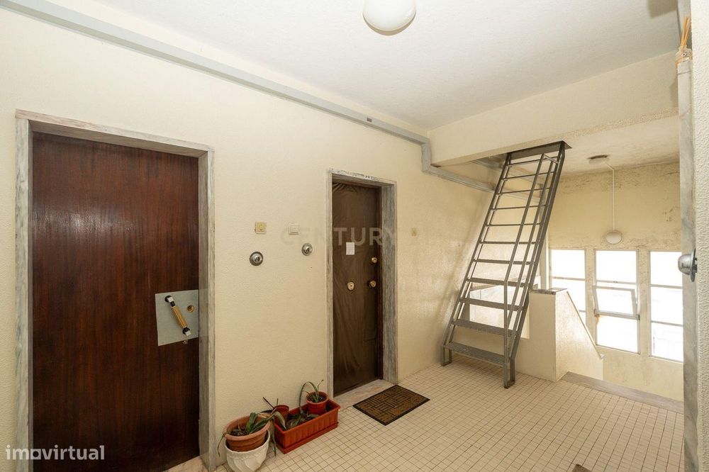 T1 Pronto a Habitar em Massamá – Localização Privilegiada e Excelente