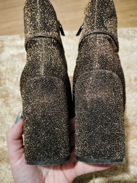 Bota pelo tornozelo
