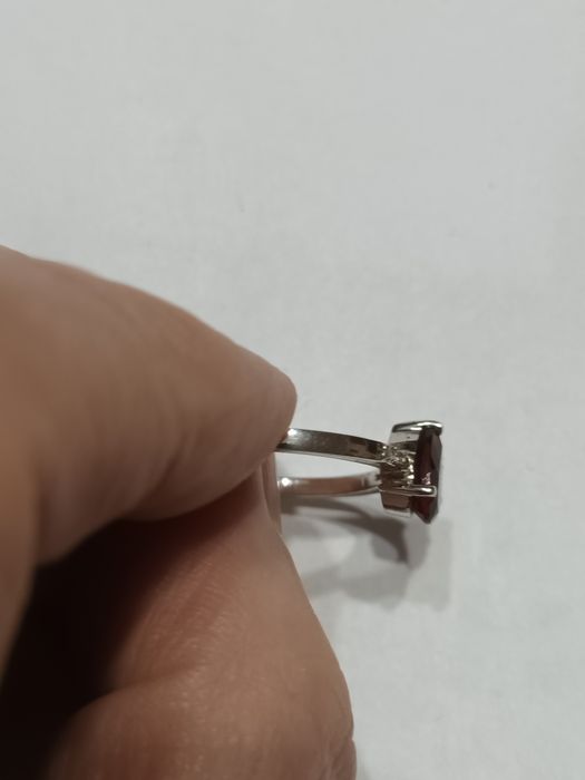 Pierścionek że srebra pr. 925 z GRANATEM I Diamentami
