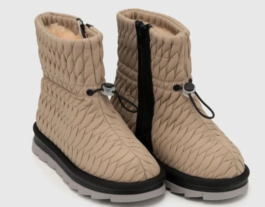 Сапоги угги .модные,из плащевки.стелька 23 см.очень удобные