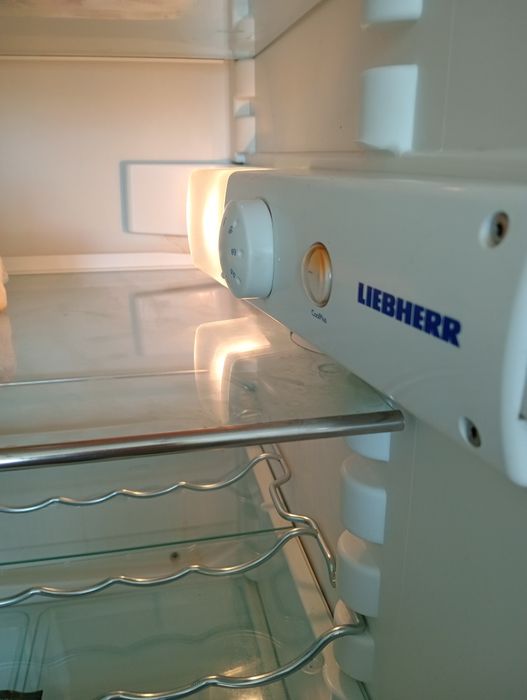 Холодильник LIEBHERR CUP30210 працює одна камера