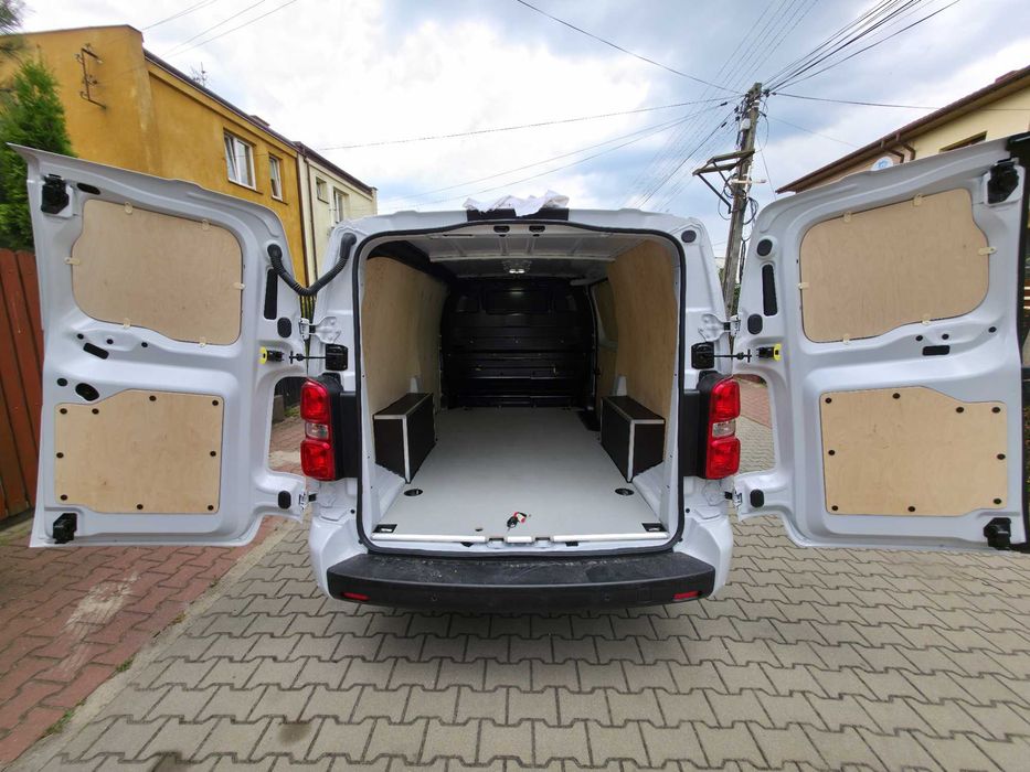 Zabudowa zabezpieczenie ze sklejki Opel Vivaro van