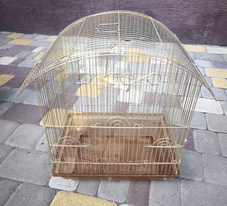 Продам клітку для папуг