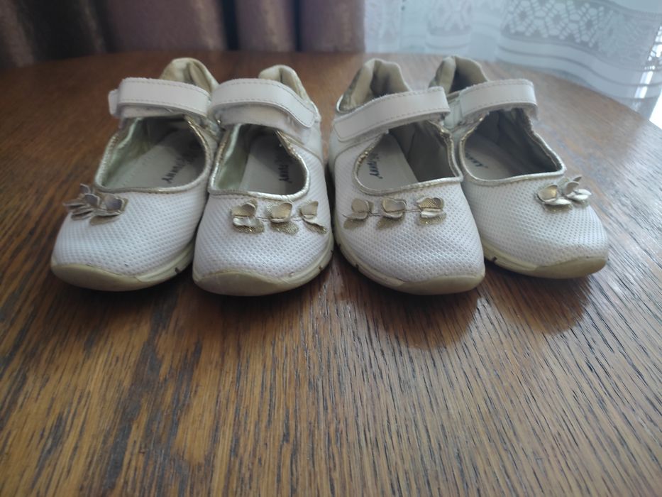 Нарядні білі туфельки 26 і 27 розм. для двійні двойни