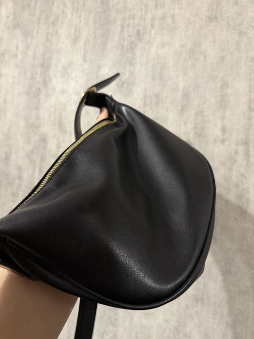 Чорна сумка класична