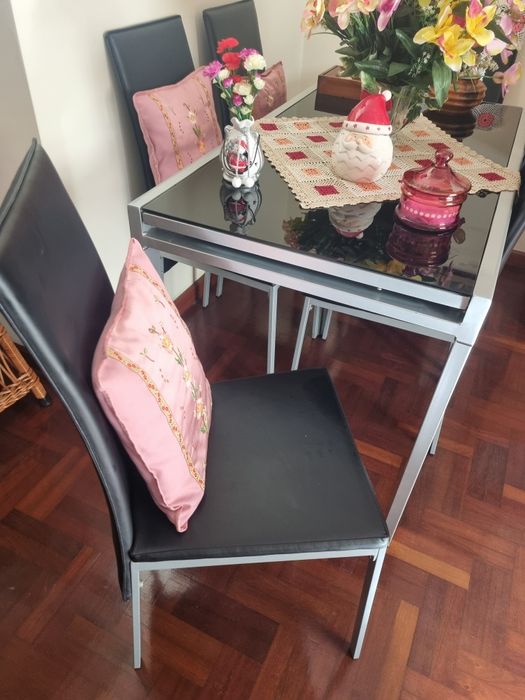 Mesa de jantar com 6 cadeiras
