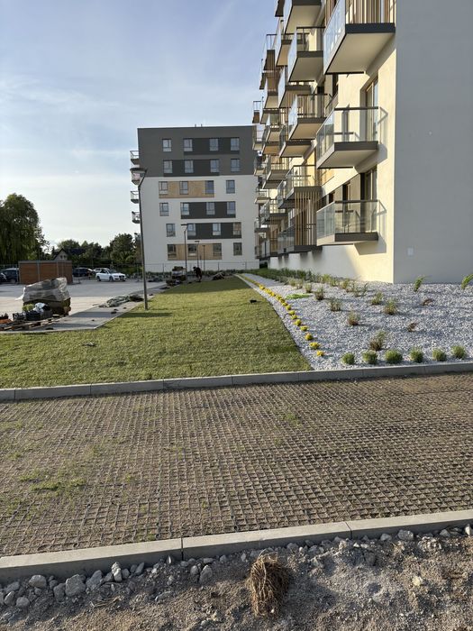 Usługi ogrodnicze - trawnik z rolki i siewu