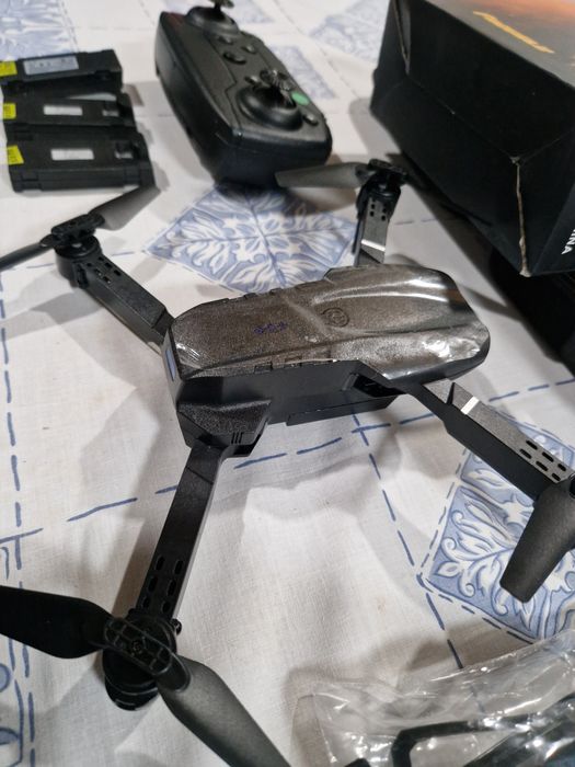 Drone Pro  com câmaras duplas e 3 baterias  . Novo