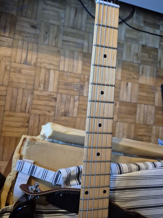 . . Epiphone by Gibson oraz. HARMONY sce.USA.