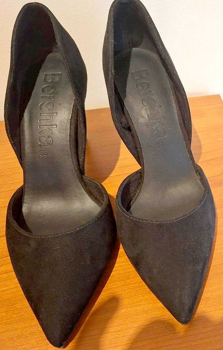 Sapatos de senhora, novos, camurça