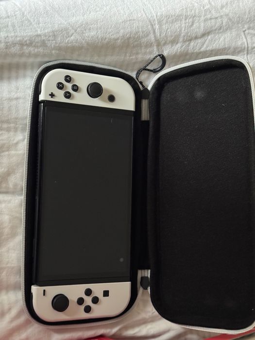 Nintendo Switch OLED Branca + Zelda: Tears of the Kingdom — Como Nova