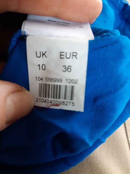 Chabrowa sukienka z falbankami