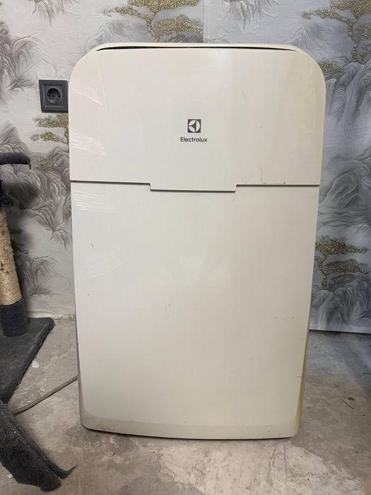 Напольный кондиционер Electrolux