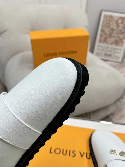 Louis Vuitton Buty, sandaly klapki, skora 060307