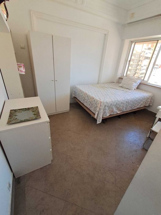Quartos para CASAL. Centro Lisboa. Entrada IMEDIATA.