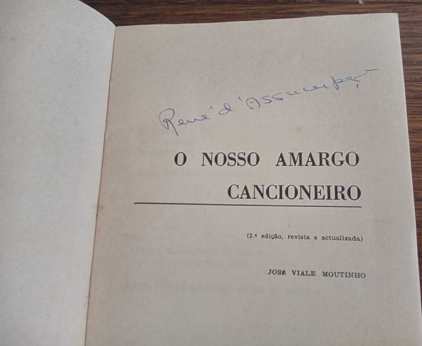 José Viale Moutinho	- - -		O Nosso Amargo Cancioneiro	- - - - -	Livro