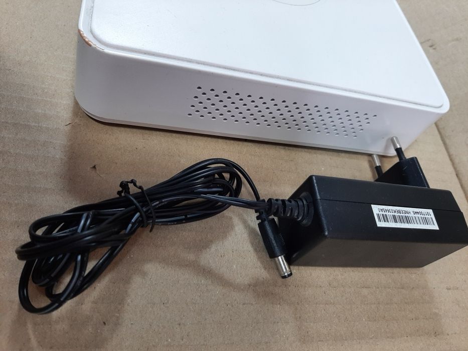DVR-регистратор Hikvision DS-7104HWI-SH