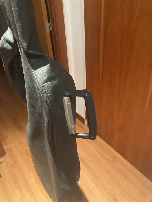 Estojo para  guitarra baixo msrca Steinberger