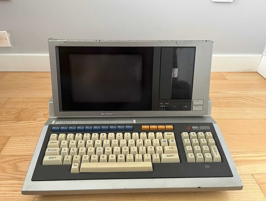 Sharp MZ 2000 retro komputer