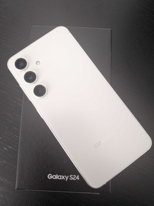 Samsung Galaxy S24 Cinzento (Como Novo)