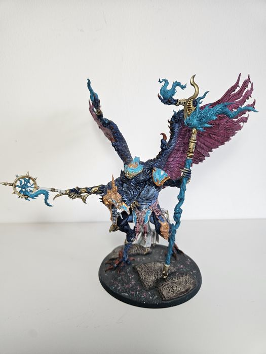 Warhammer: Lord of Change + Horrors of Tzeentch. 10pink + 20blue/brim