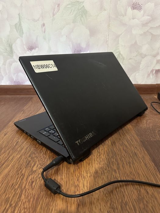 Ноутбук Toshiba, i3 6100U, 8 gb, ssd 120 gb.