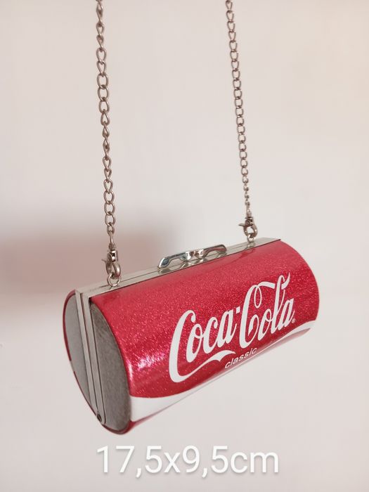 Clutch Coca-Cola