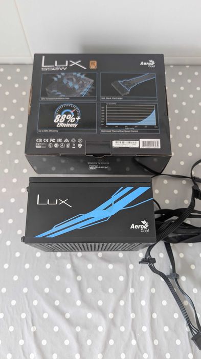 Fonte de Alimentação AeroCool Lux 550W 80 Plus Bronze (Com Caixa)